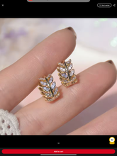 Gold-Tone Leaf Motif Crystal Earring – Elegant and Sparkling Design