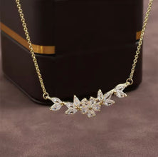 Elegant Gold Necklace with Floral Diamond Design