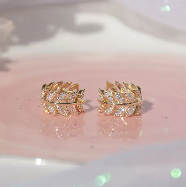 Gold-Tone Leaf Motif Crystal Earring – Elegant and Sparkling Design