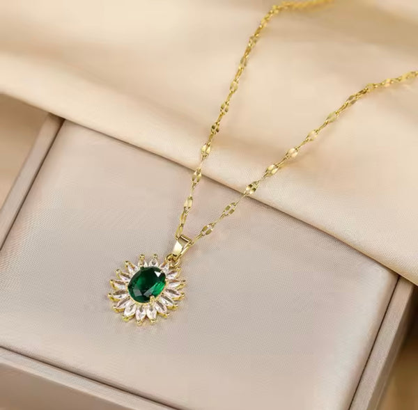 Elegant Emerald Pendant Necklace