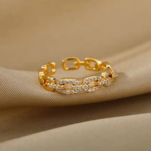 Chain-Shaped Adjustable Ring with Cubic Zirconia