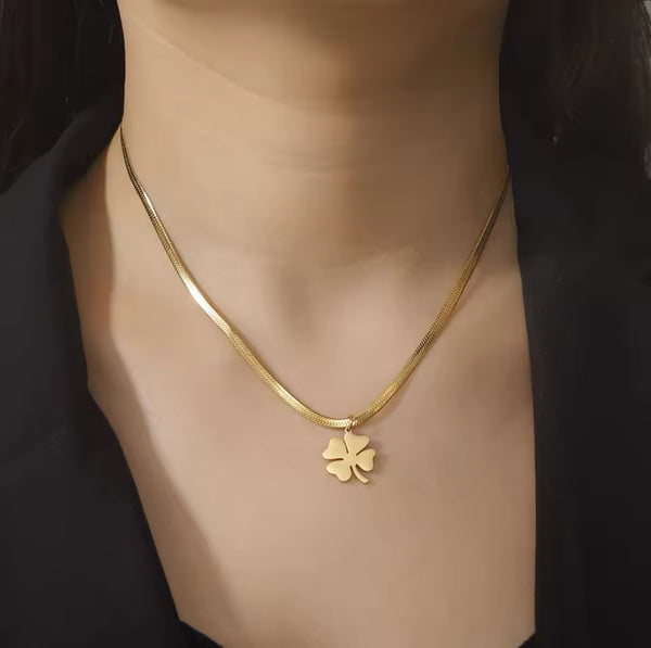 Gold Four-Leaf Clover Pendant Necklace: A Touch of Luck and Elegance