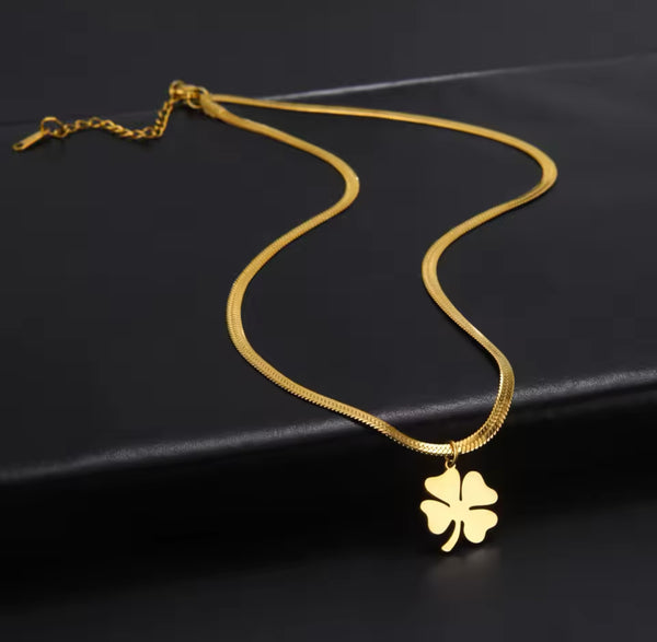 Gold Four-Leaf Clover Pendant Necklace: A Touch of Luck and Elegance