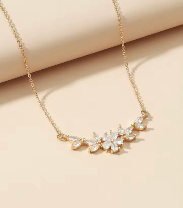 Elegant Gold Necklace with Floral Diamond Design