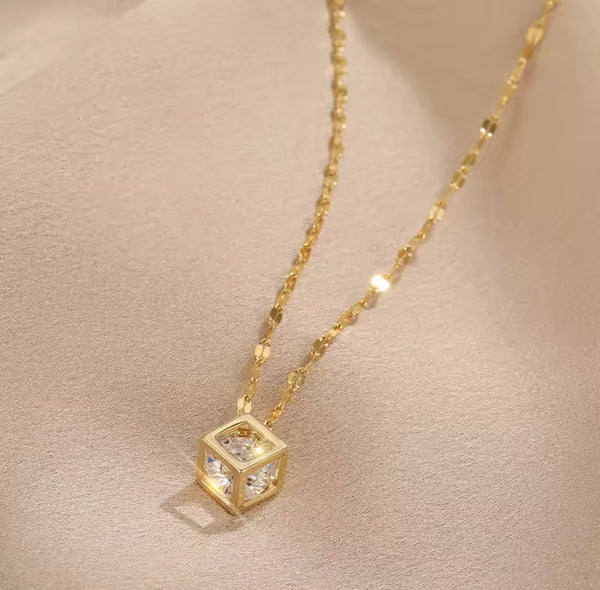 Elegant Gold Pendant Necklace