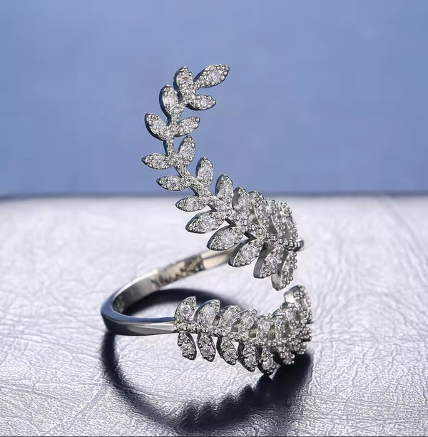 Elegant Leaf-Inspired adjustable Ring