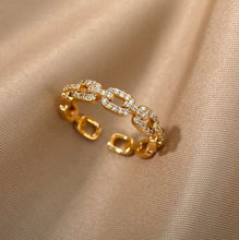 Chain-Shaped Adjustable Ring with Cubic Zirconia