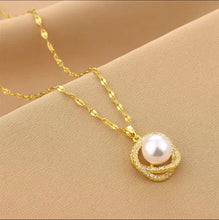 Elegant Gold-Plated Stainless Steel Necklace with Zirconia and Pearl